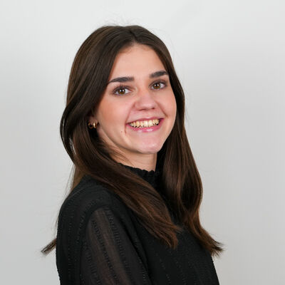 Porträtfoto einer städtischen Mitarbeiterin bzw. eines städtischen Mitarbeiters