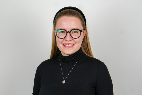 Porträtfoto einer städtischen Mitarbeiterin bzw. eines städtischen Mitarbeiters