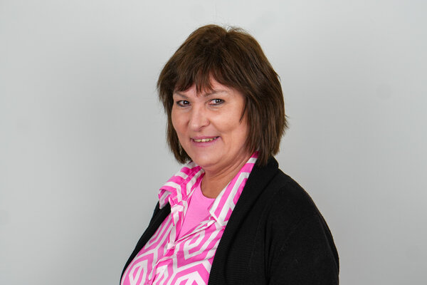 Porträtfoto einer städtischen Mitarbeiterin bzw. eines städtischen Mitarbeiters