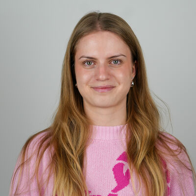 Porträtfoto einer städtischen Mitarbeiterin bzw. eines städtischen Mitarbeiters