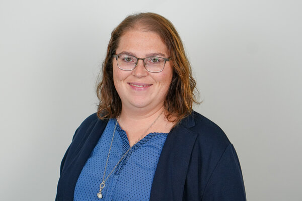 Porträtfoto einer städtischen Mitarbeiterin bzw. eines städtischen Mitarbeiters